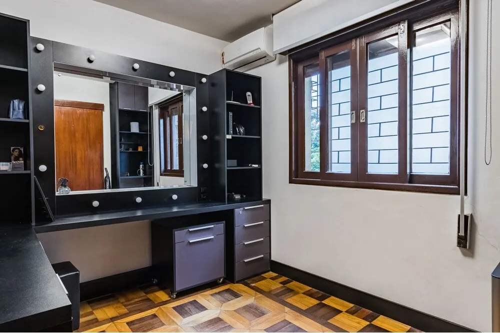 Casa para venda no bairro Vila Ipiranga em Porto Alegre