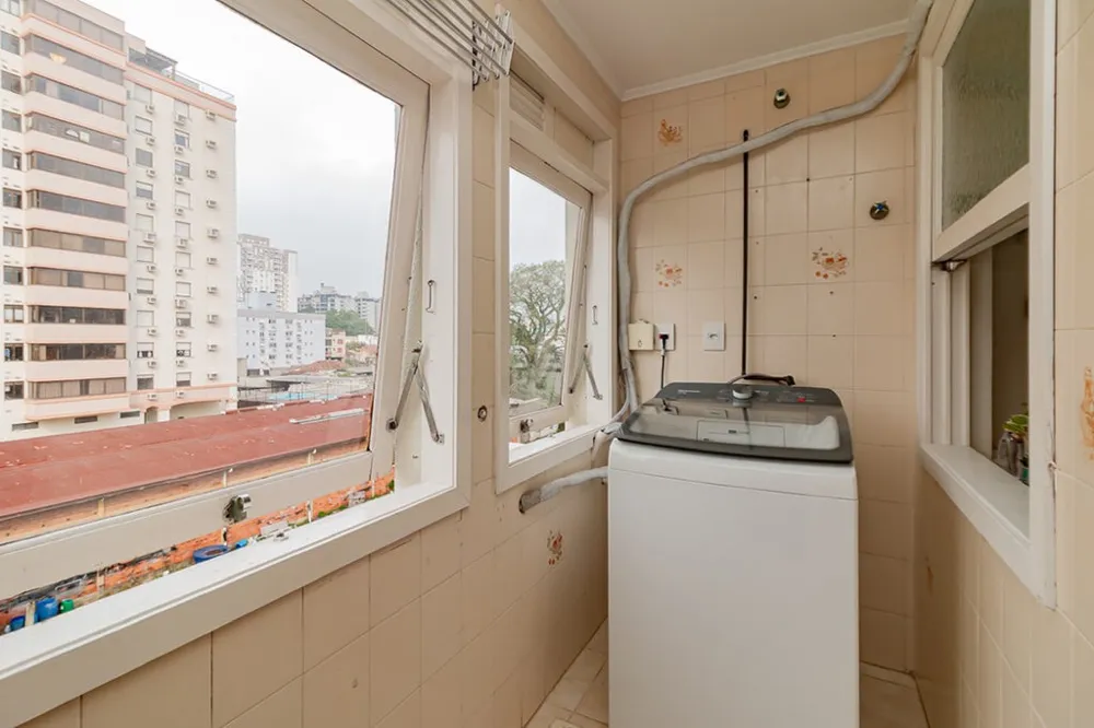 Apartamento para venda no bairro Vila Ipiranga em Porto Alegre