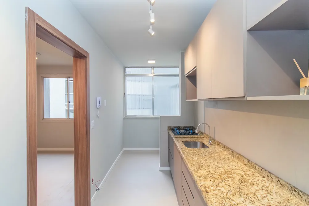 Apartamento para venda no bairro Vila Ipiranga em Porto Alegre