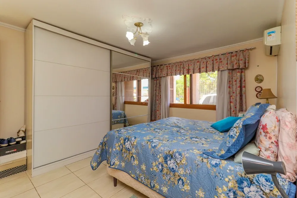 Casa para venda no bairro Rubem Berta em Porto Alegre