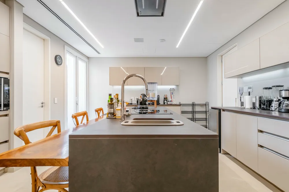 Apartamento para venda no bairro Três Figueiras em Porto Alegre