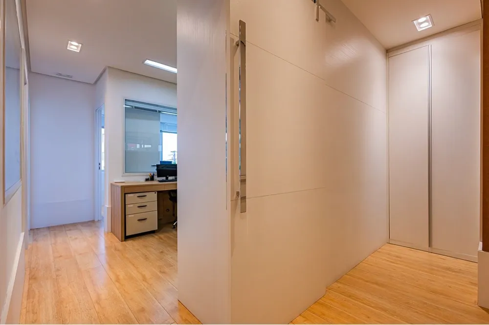 Sala para venda no bairro Chácara das Pedras em Porto Alegre