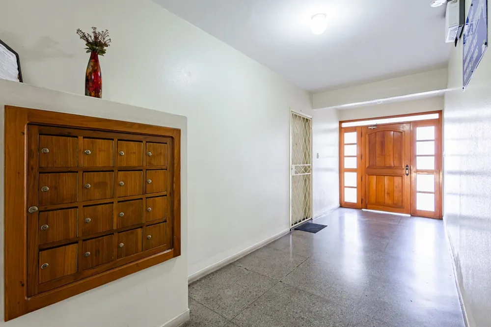 Apartamento para venda no bairro Vila Ipiranga em Porto Alegre