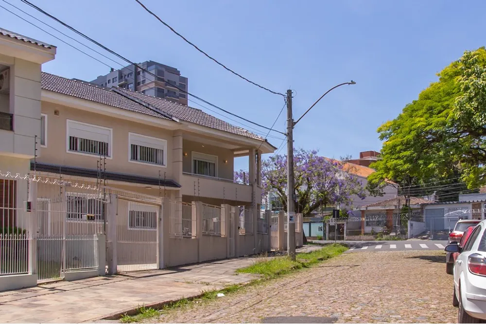 Casa para venda no bairro Vila Ipiranga em Porto Alegre