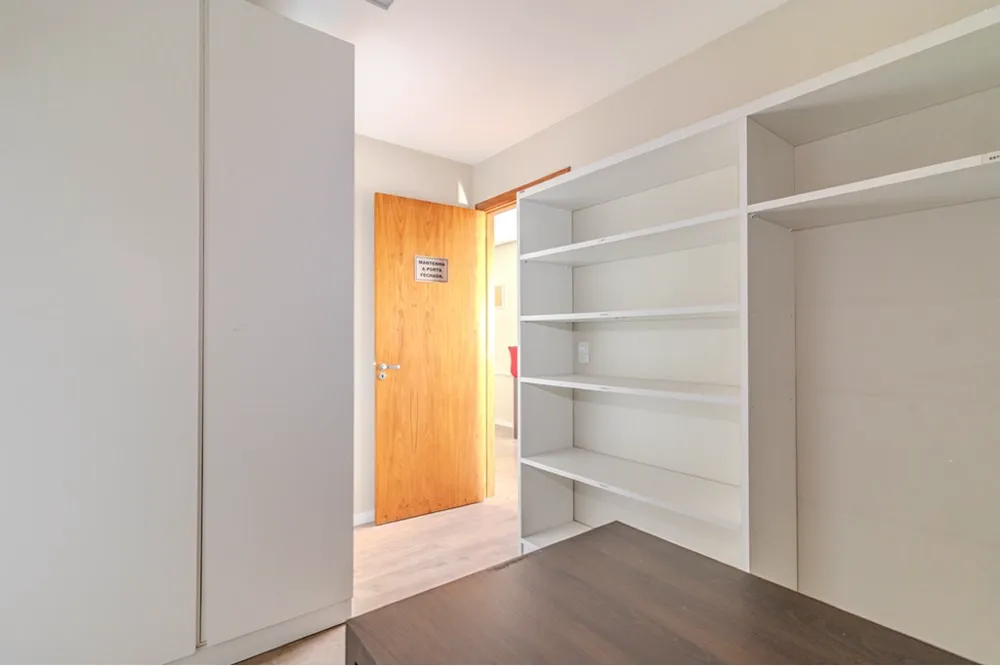 Sala para venda no bairro Três Figueiras em Porto Alegre
