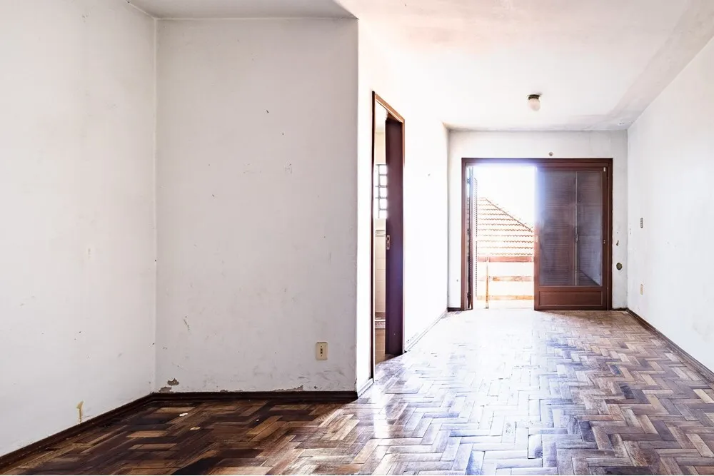 Casa para venda no bairro Partenon em Porto Alegre