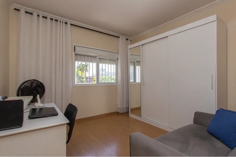 Casa para venda no bairro Vila Ipiranga em Porto Alegre