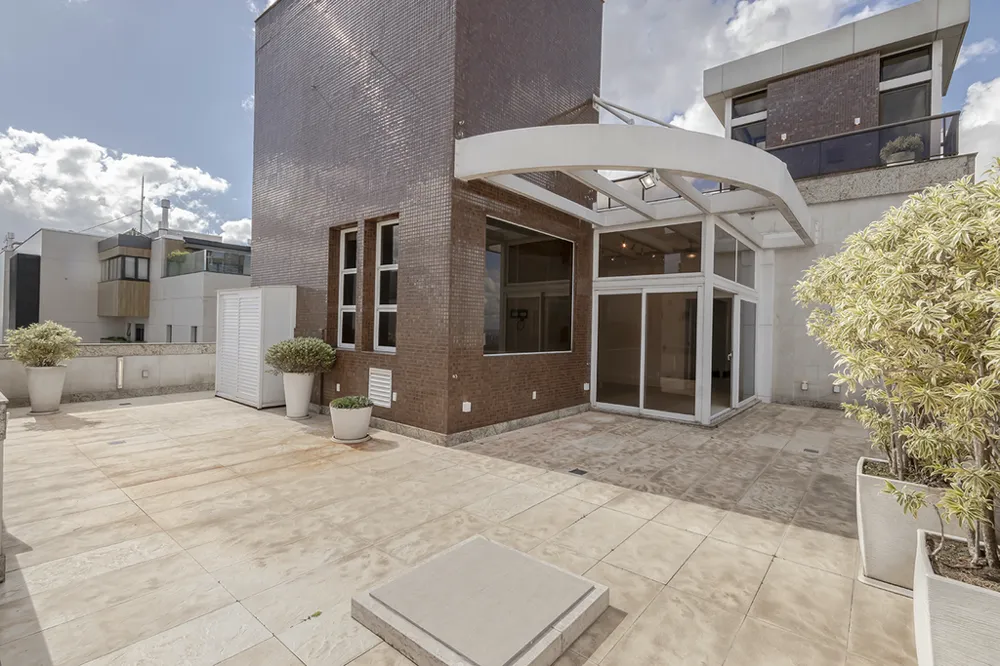 Triplex para venda no bairro Bela Vista em Porto Alegre