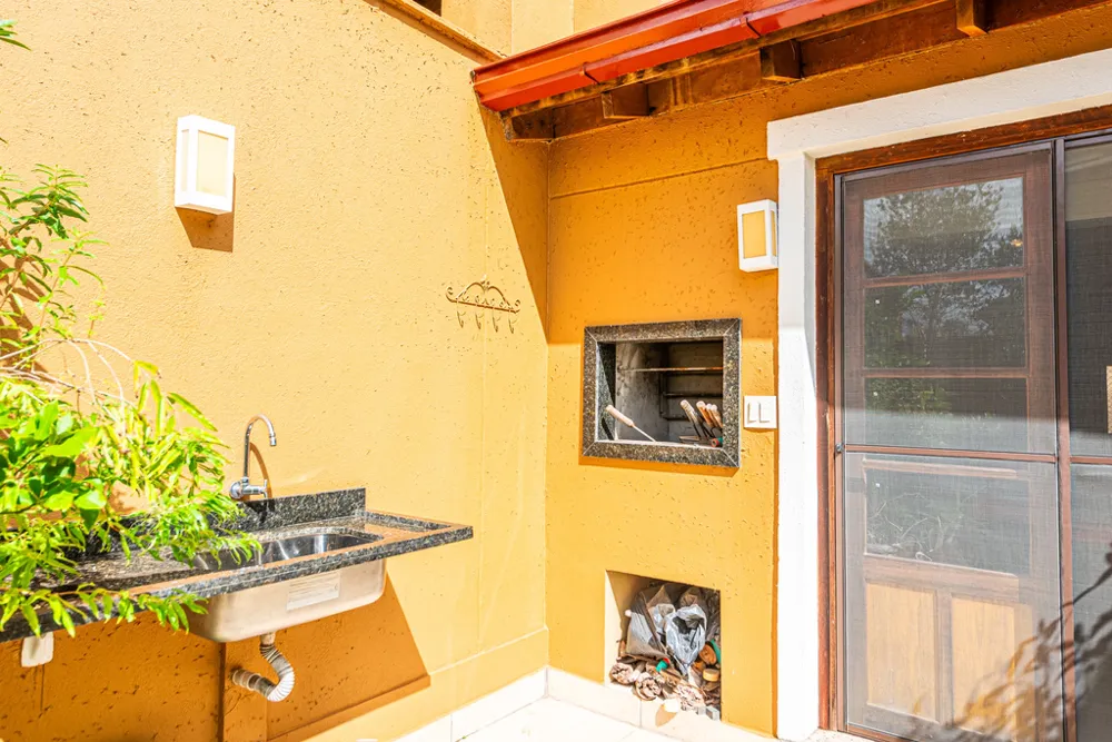 Casa em Condomínio para venda no bairro Três Figueiras em Porto Alegre
