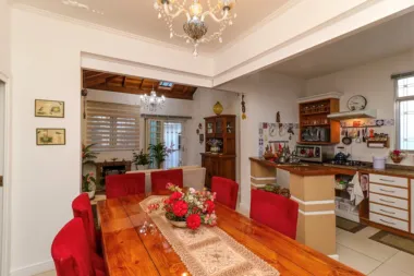 Casa para venda no bairro Passo da Areia em Porto Alegre