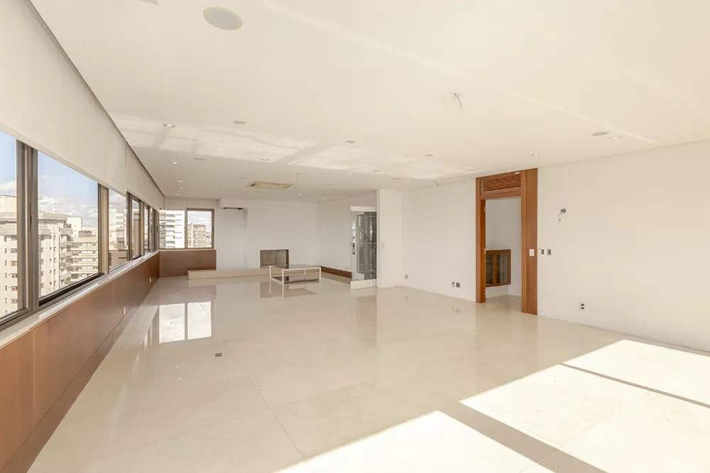 Triplex para venda no bairro Bela Vista em Porto Alegre