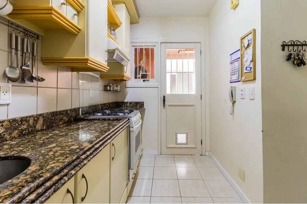 Casa em Condomínio para venda no bairro Teresópolis em Porto Alegre