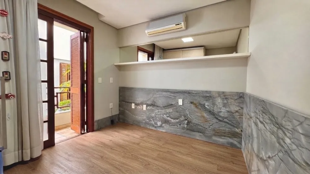 Casa em Condomínio para venda no bairro Três Figueiras em Porto Alegre