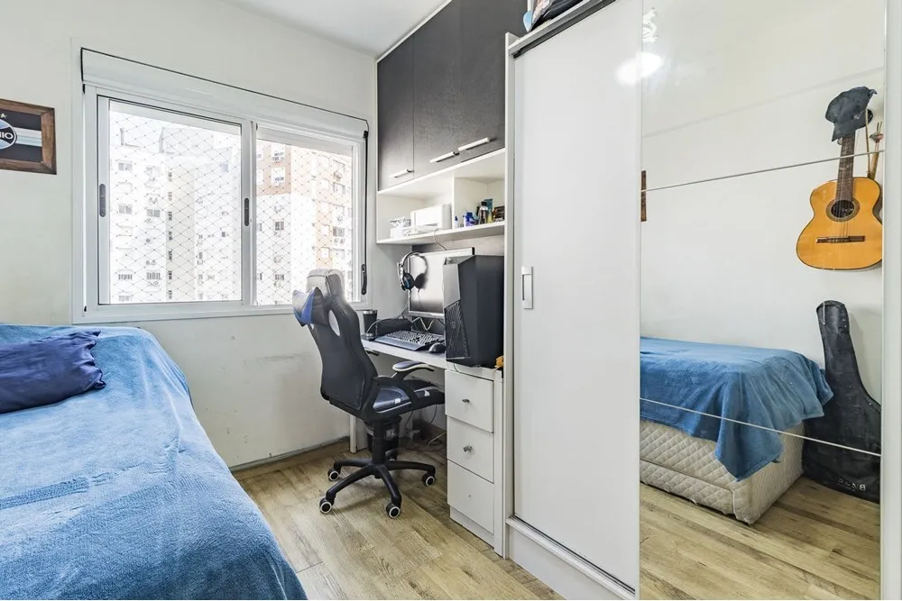 Apartamento para venda no bairro Vila Ipiranga em Porto Alegre