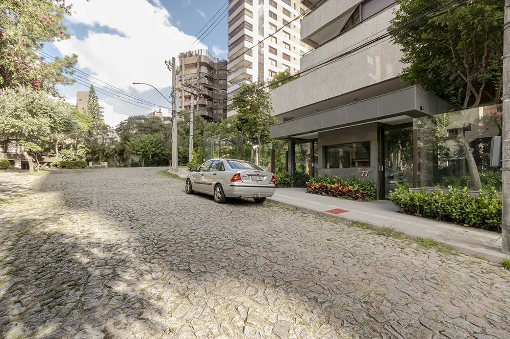 Triplex para venda no bairro Bela Vista em Porto Alegre