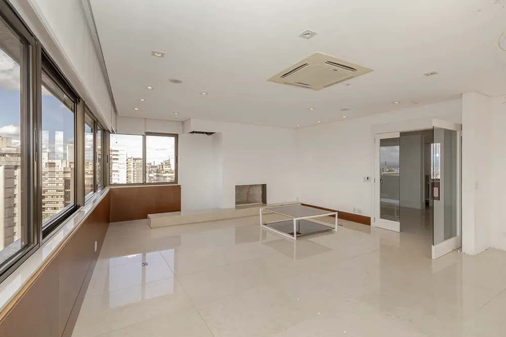 Triplex para venda no bairro Bela Vista em Porto Alegre