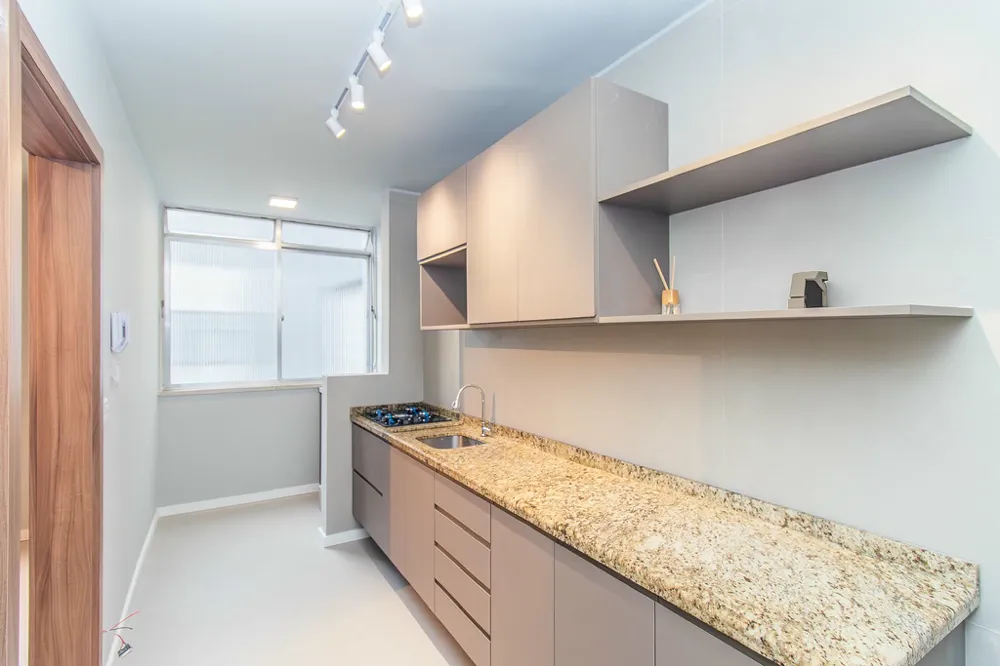 Apartamento para venda no bairro Vila Ipiranga em Porto Alegre