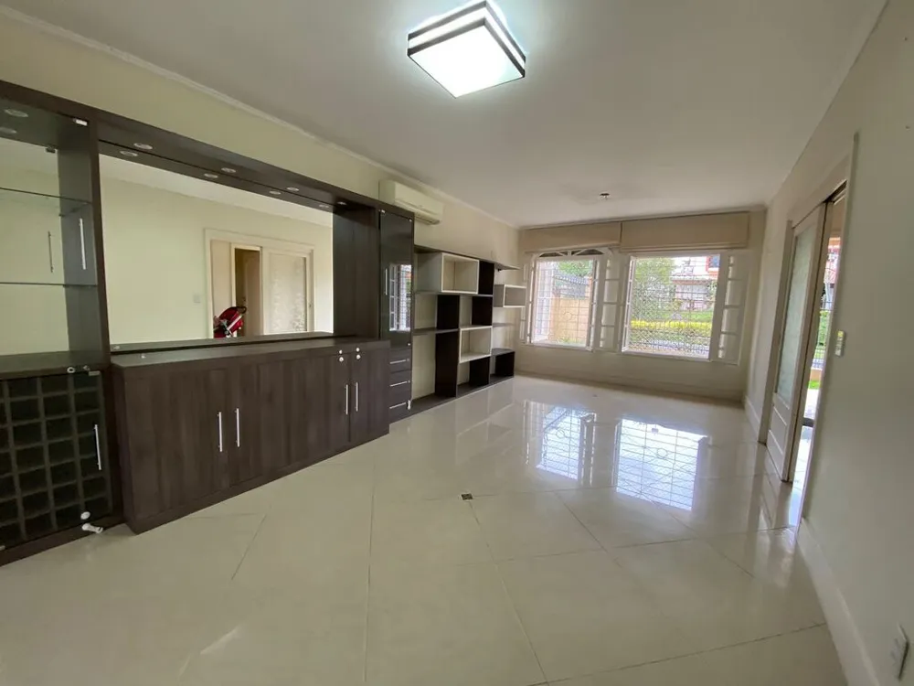 Casa para venda no bairro Chácara das Pedras em Porto Alegre
