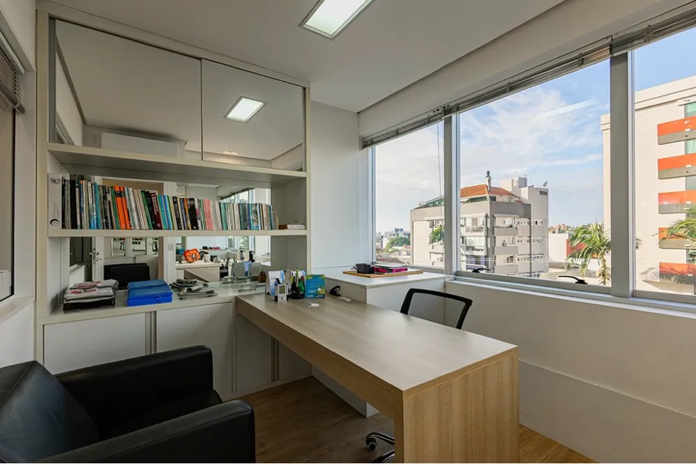 Sala para venda no bairro Chácara das Pedras em Porto Alegre