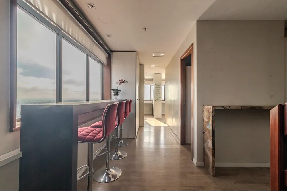 Sala para venda no bairro Três Figueiras em Porto Alegre