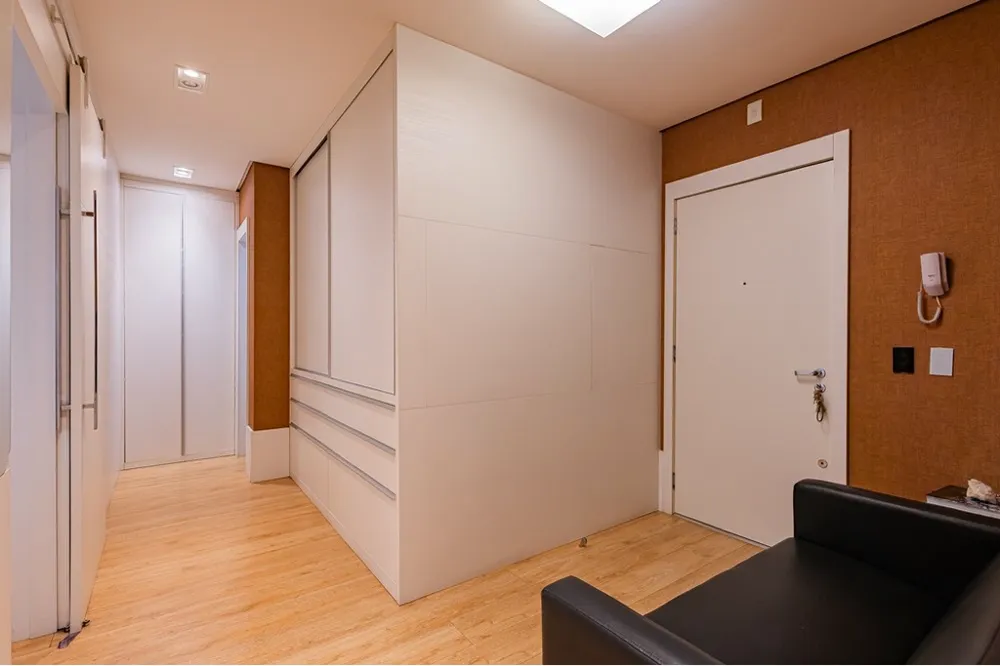 Sala para venda no bairro Chácara das Pedras em Porto Alegre