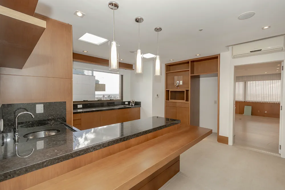 Triplex para venda no bairro Bela Vista em Porto Alegre