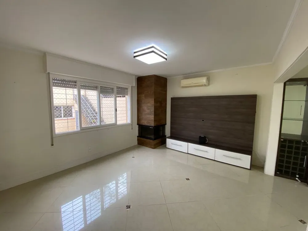 Casa para venda no bairro Chácara das Pedras em Porto Alegre