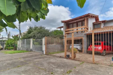 Casa para venda no bairro Vila Jardim em Porto Alegre