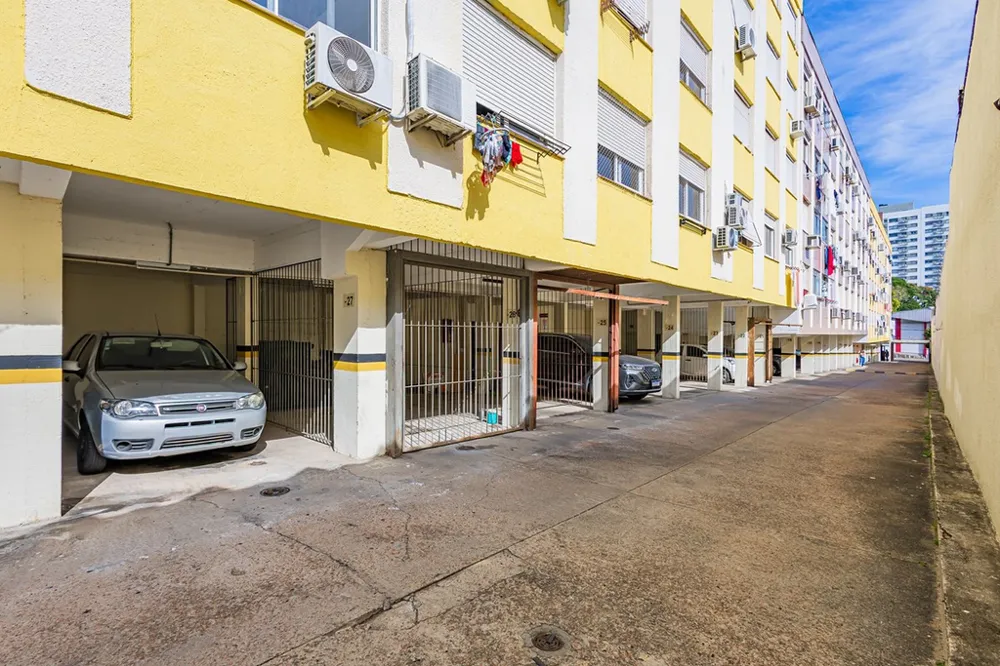 Apartamento para venda no bairro Vila Ipiranga em Porto Alegre