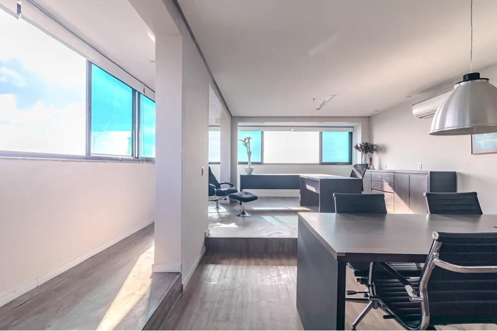 Sala para venda no bairro Três Figueiras em Porto Alegre