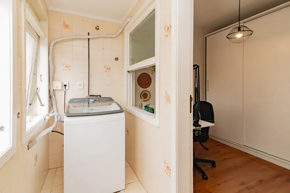 Apartamento para venda no bairro Vila Ipiranga em Porto Alegre