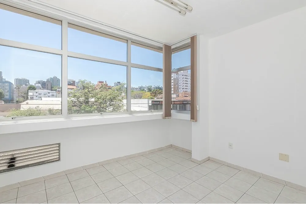 Sala para venda no bairro Auxiliadora em Porto Alegre
