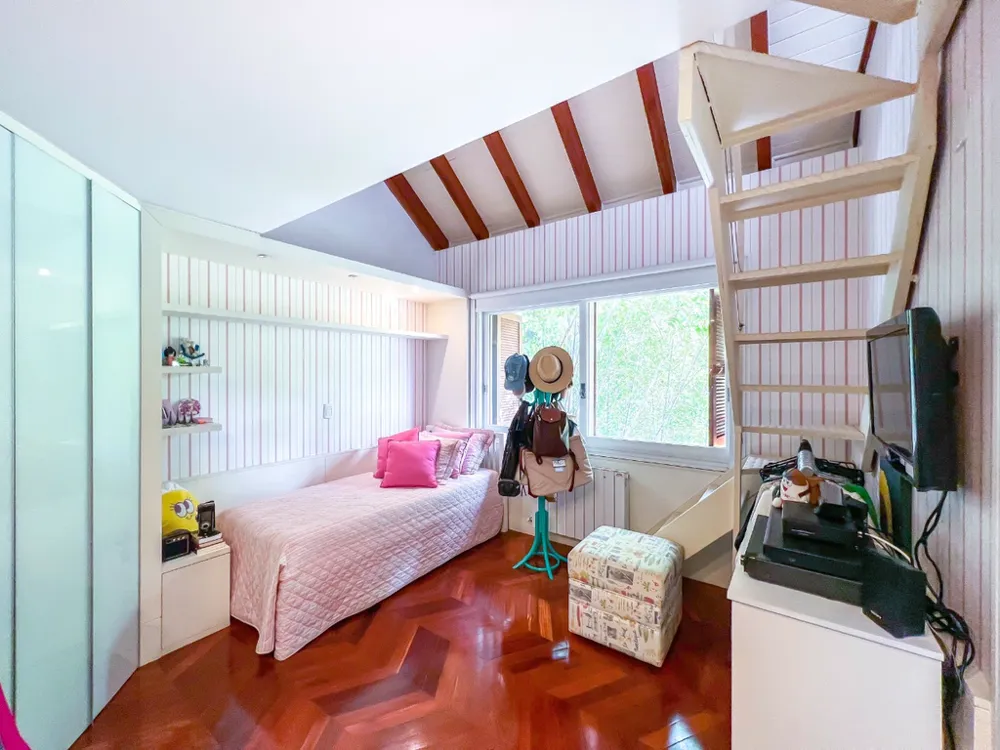 Casa em Condomínio para venda no bairro Três Figueiras em Porto Alegre