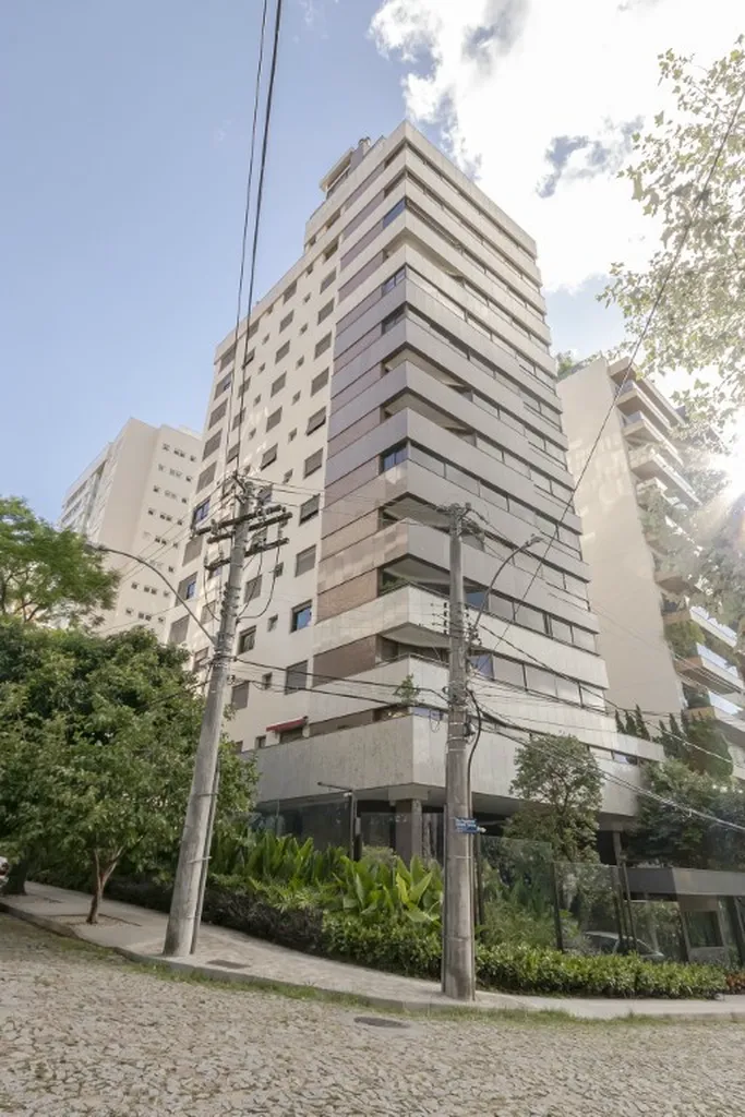Triplex para venda no bairro Bela Vista em Porto Alegre