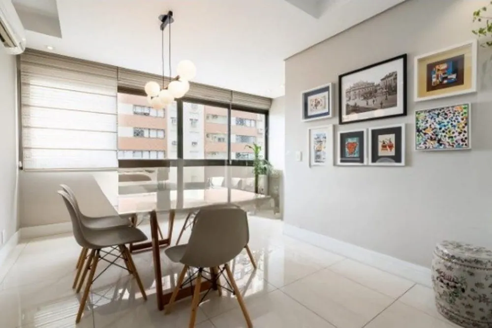 Apartamento para venda no bairro Vila Ipiranga em Porto Alegre