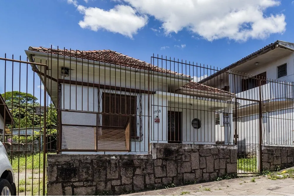 Casa para venda no bairro Partenon em Porto Alegre