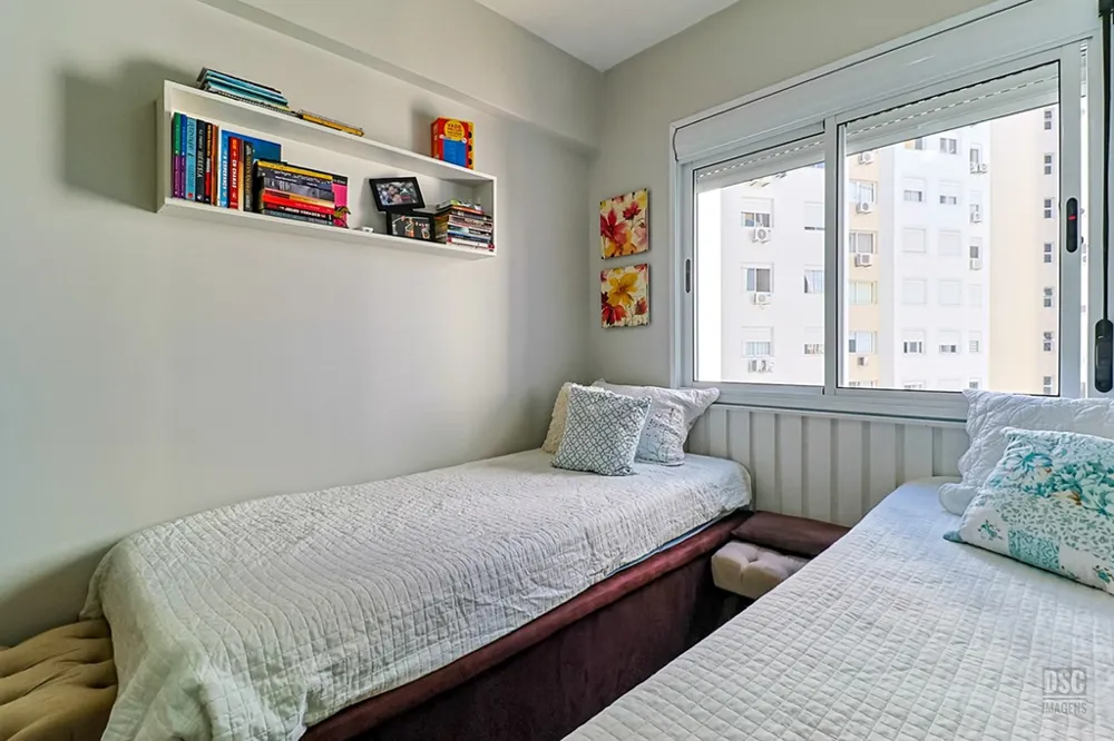 Apartamento para venda no bairro Vila Ipiranga em Porto Alegre