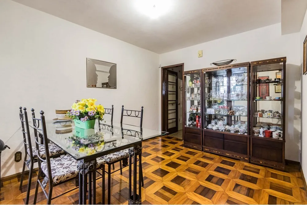 Casa para venda no bairro Vila Ipiranga em Porto Alegre