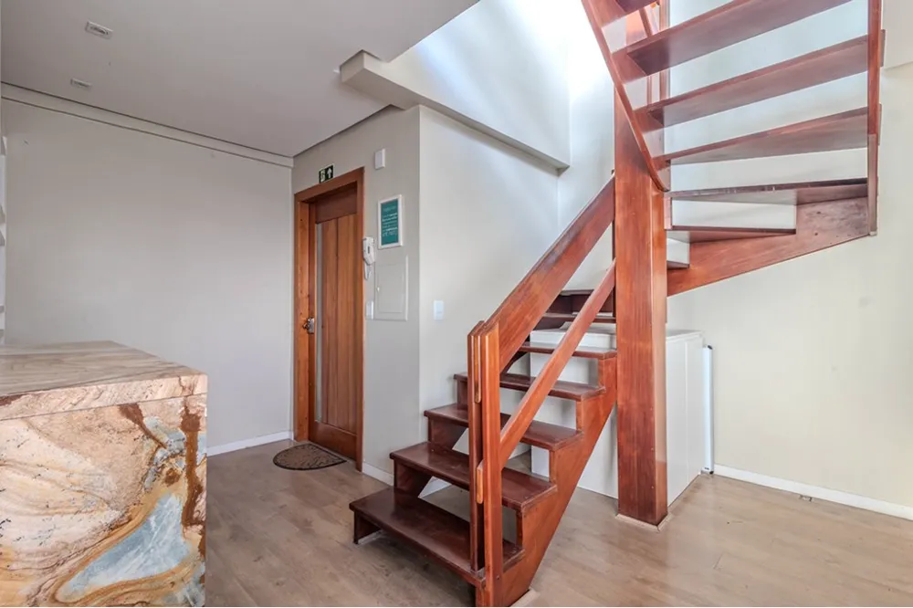 Sala para venda no bairro Três Figueiras em Porto Alegre