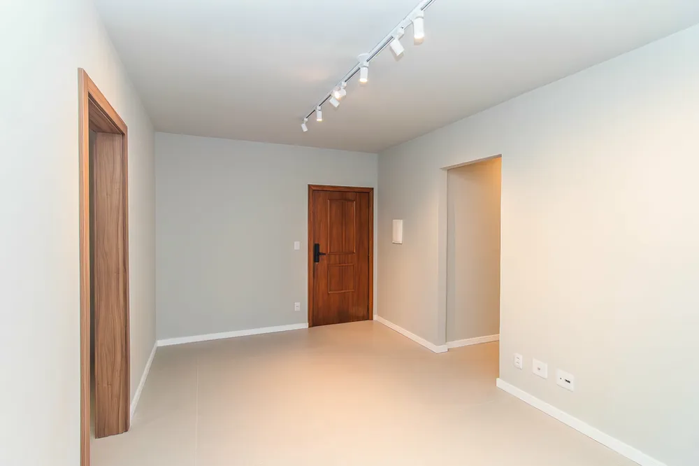 Apartamento para venda no bairro Vila Ipiranga em Porto Alegre