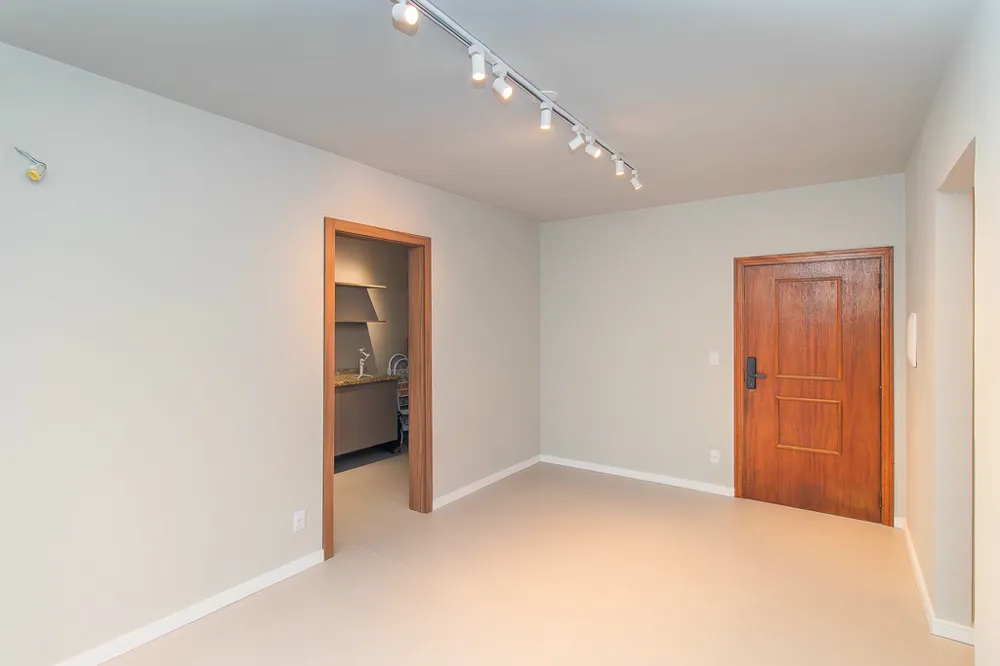Apartamento para venda no bairro Vila Ipiranga em Porto Alegre