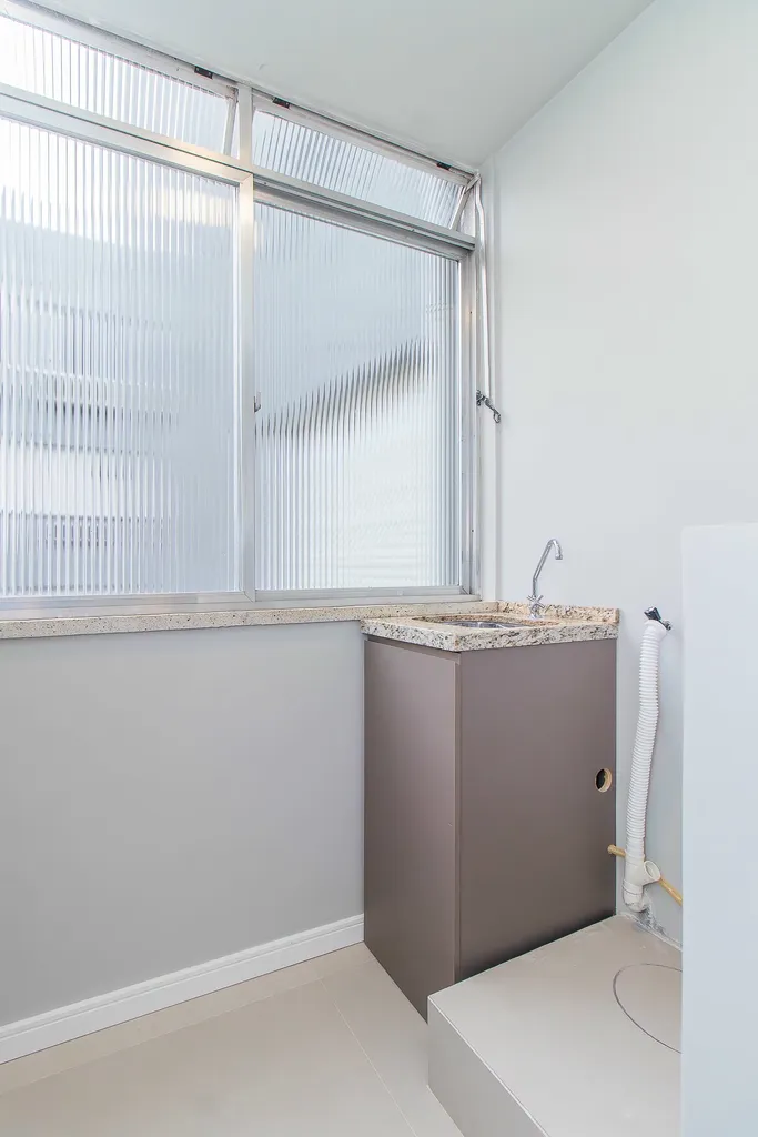 Apartamento para venda no bairro Vila Ipiranga em Porto Alegre