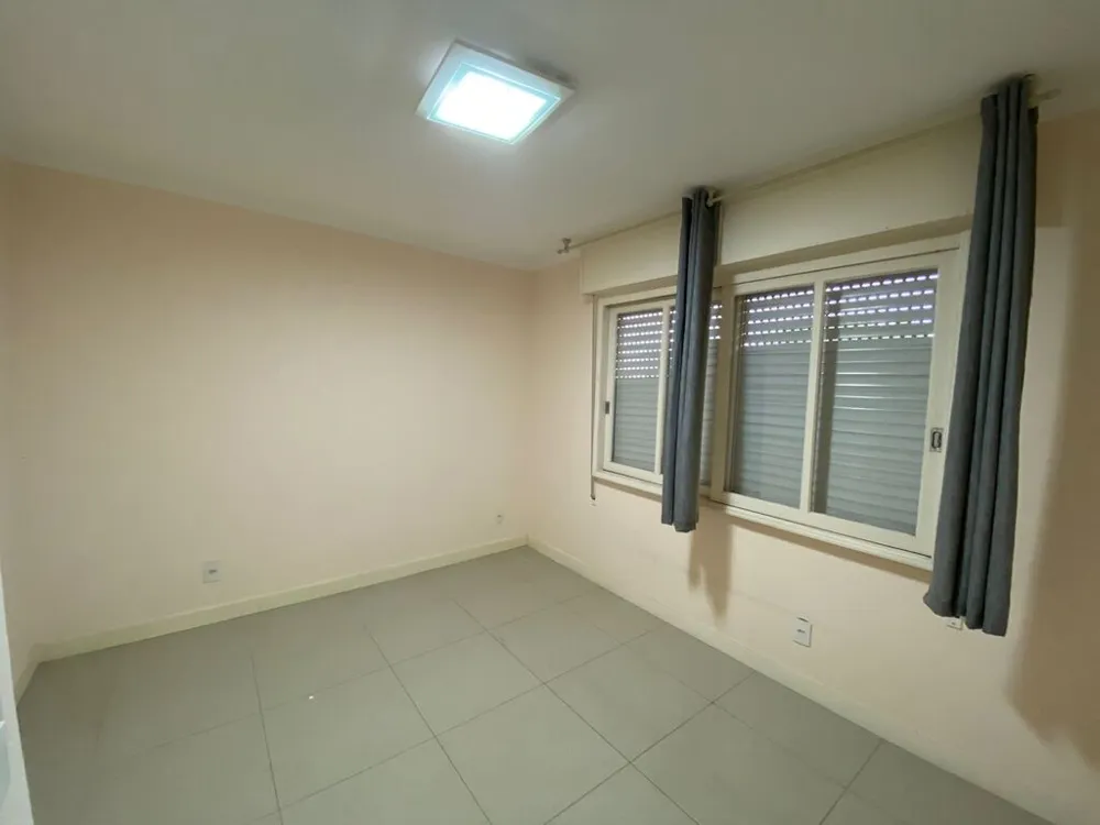 Casa para venda no bairro Chácara das Pedras em Porto Alegre