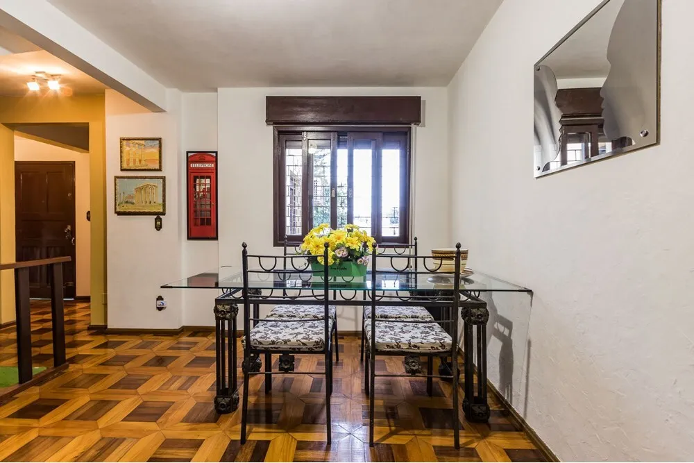 Casa para venda no bairro Vila Ipiranga em Porto Alegre