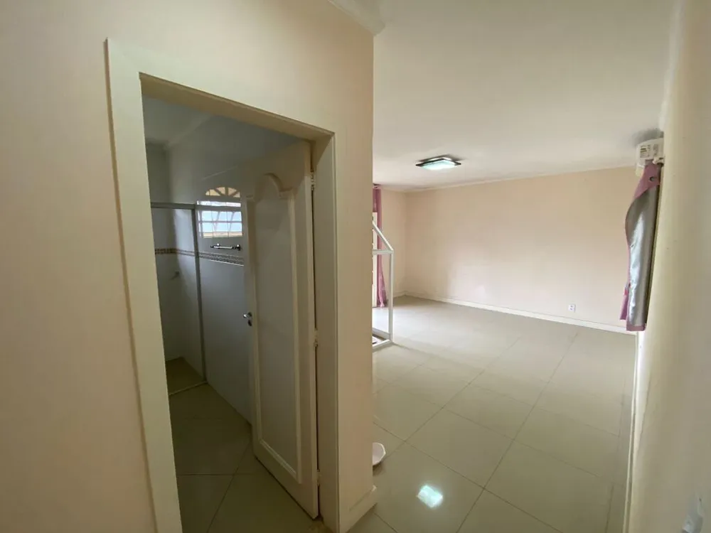 Casa para venda no bairro Chácara das Pedras em Porto Alegre