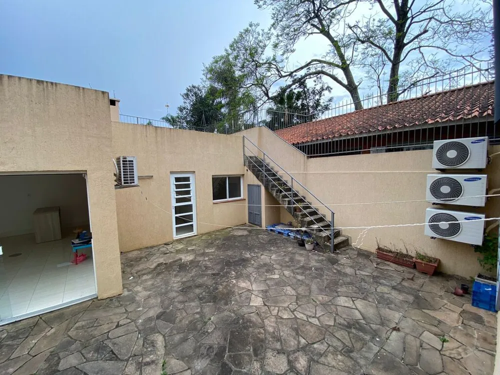 Casa para venda no bairro Chácara das Pedras em Porto Alegre