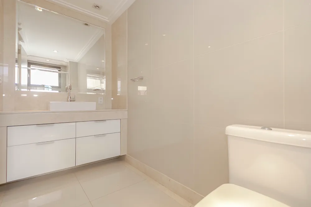 Triplex para venda no bairro Bela Vista em Porto Alegre