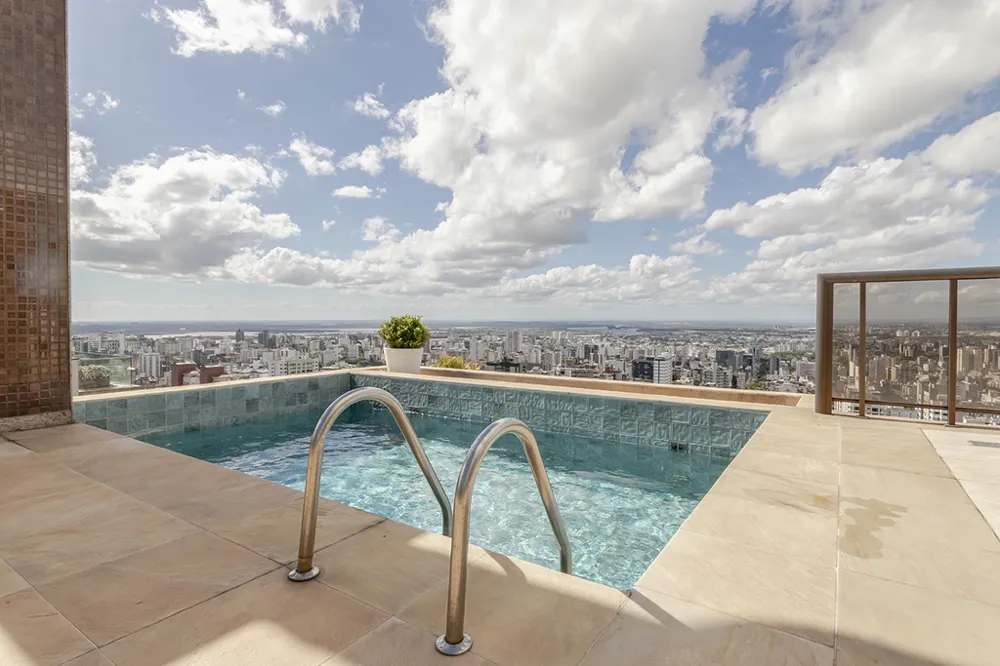 Triplex para venda no bairro Bela Vista em Porto Alegre