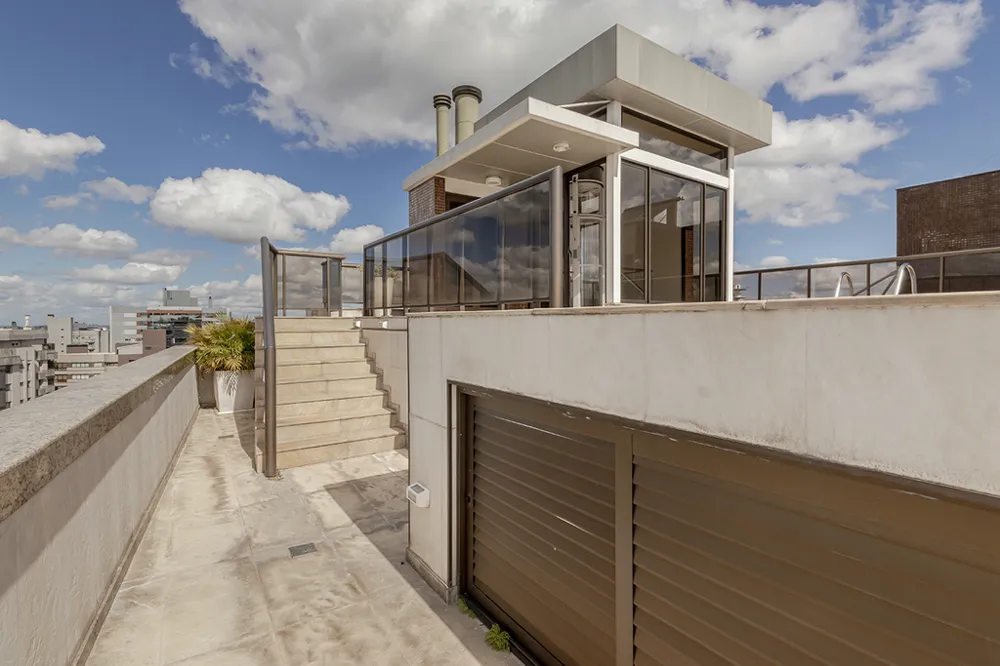 Triplex para venda no bairro Bela Vista em Porto Alegre