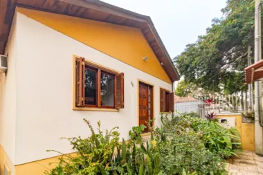 Casa para venda no bairro Vila Ipiranga em Porto Alegre